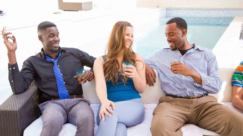Adolescente de Minnesota prueba su primer trío interracial