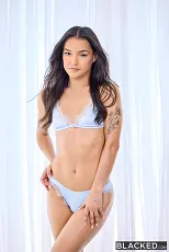 Zara - Petite Beauty Gets Filled Up By BBC | Picture (1)